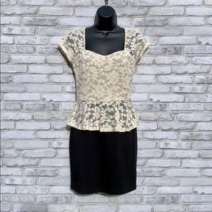 ❤️ NWT Cream Lace Top Peplum Dress Size M ❤️